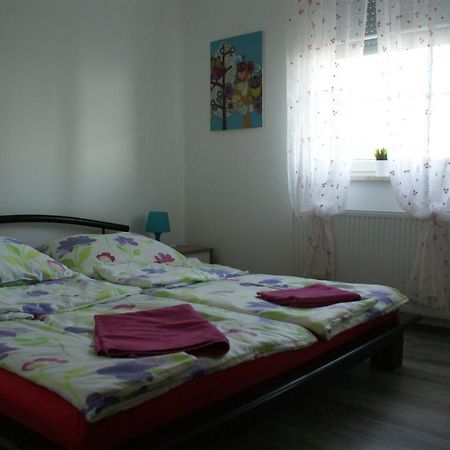 Sargarigo Apartman Haz Hotel Balatonalmádi Buitenkant foto