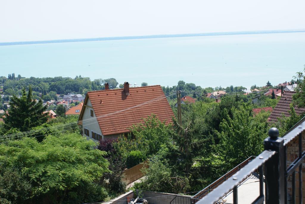 Sargarigo Apartman Haz Hotel Balatonalmádi Buitenkant foto