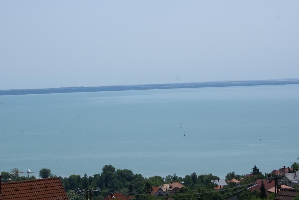 Sargarigo Apartman Haz Hotel Balatonalmádi Buitenkant foto