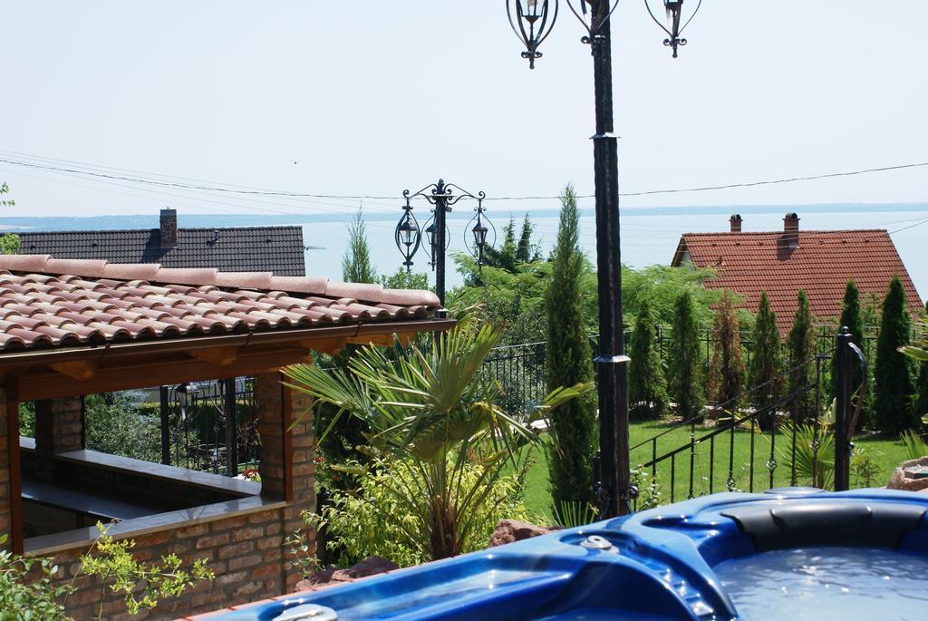 Sargarigo Apartman Haz Hotel Balatonalmádi Buitenkant foto