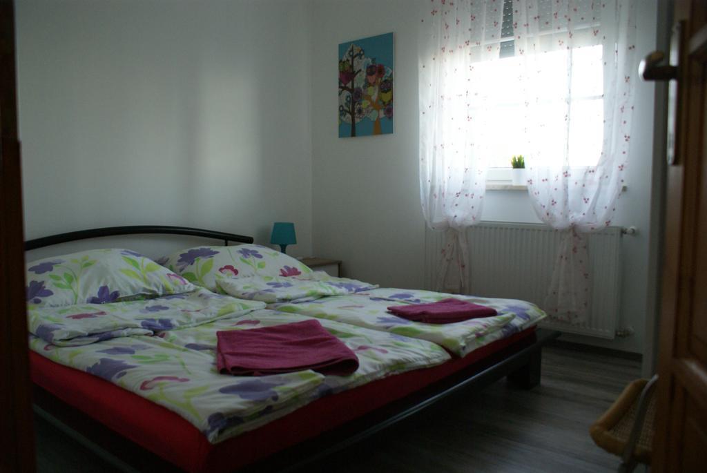 Sargarigo Apartman Haz Hotel Balatonalmádi Buitenkant foto