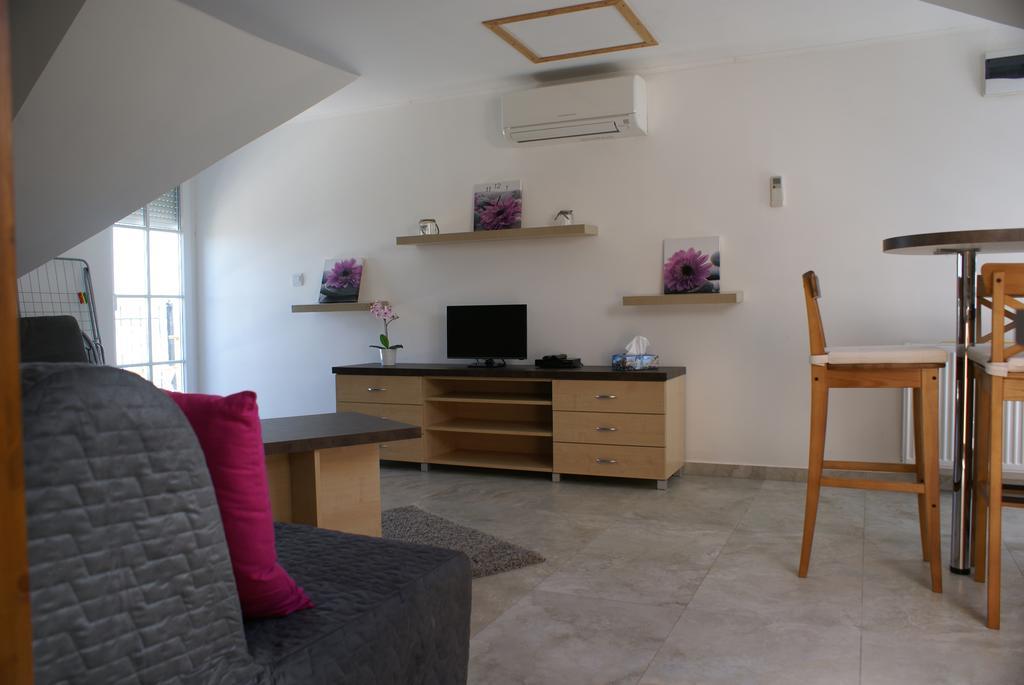 Sargarigo Apartman Haz Hotel Balatonalmádi Buitenkant foto