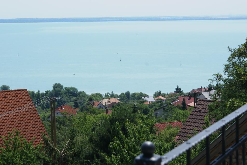 Sargarigo Apartman Haz Hotel Balatonalmádi Buitenkant foto