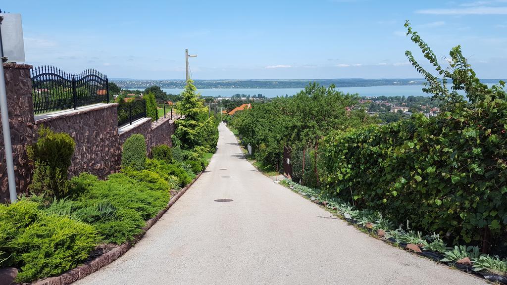 Sargarigo Apartman Haz Hotel Balatonalmádi Buitenkant foto