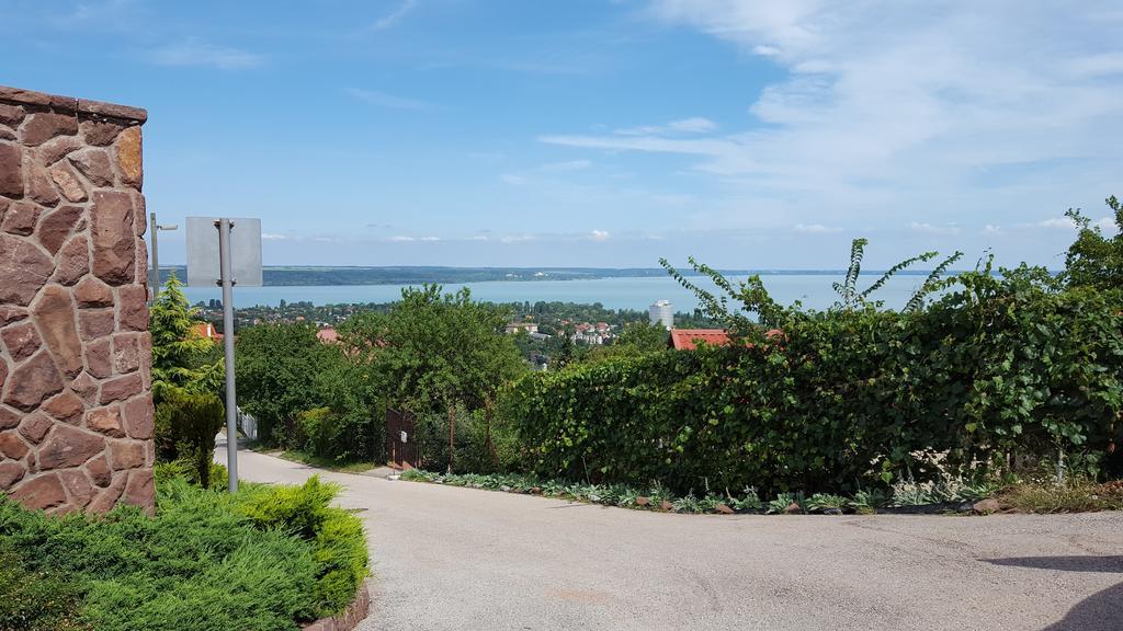 Sargarigo Apartman Haz Hotel Balatonalmádi Buitenkant foto